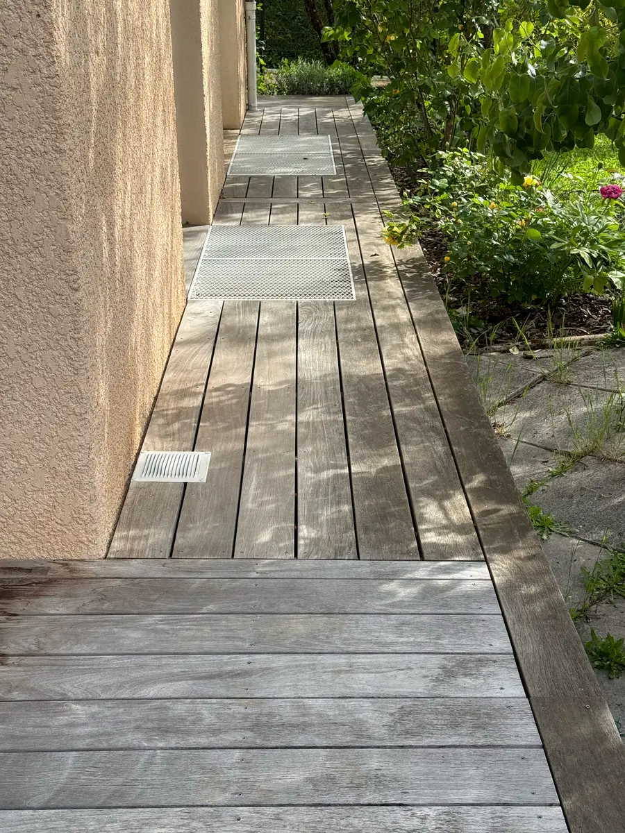 Avant — Terrasse en bois grisée par les intempéries